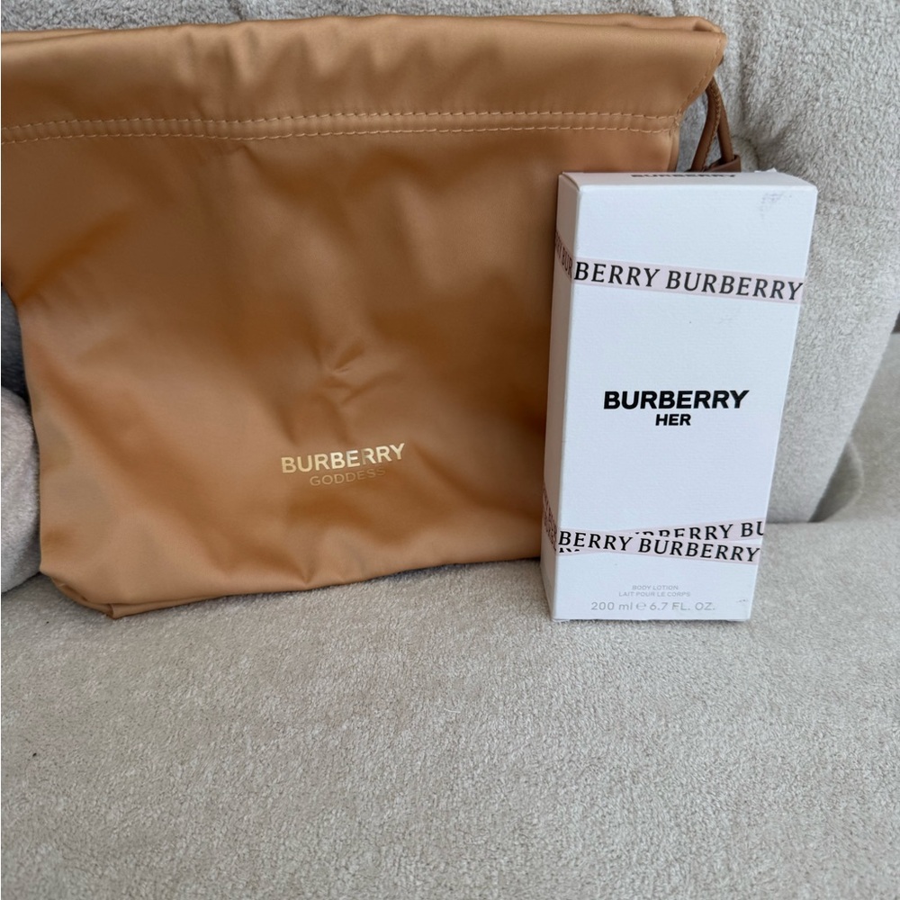 Burberry pouch 
  see sales associate for this item.
COLOR: Pouch
SIZE: No Size